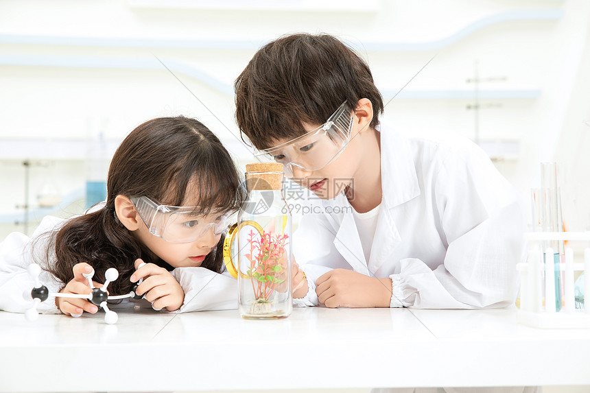 锁定中期确定性，鑫利年年助您掌控人生主动权