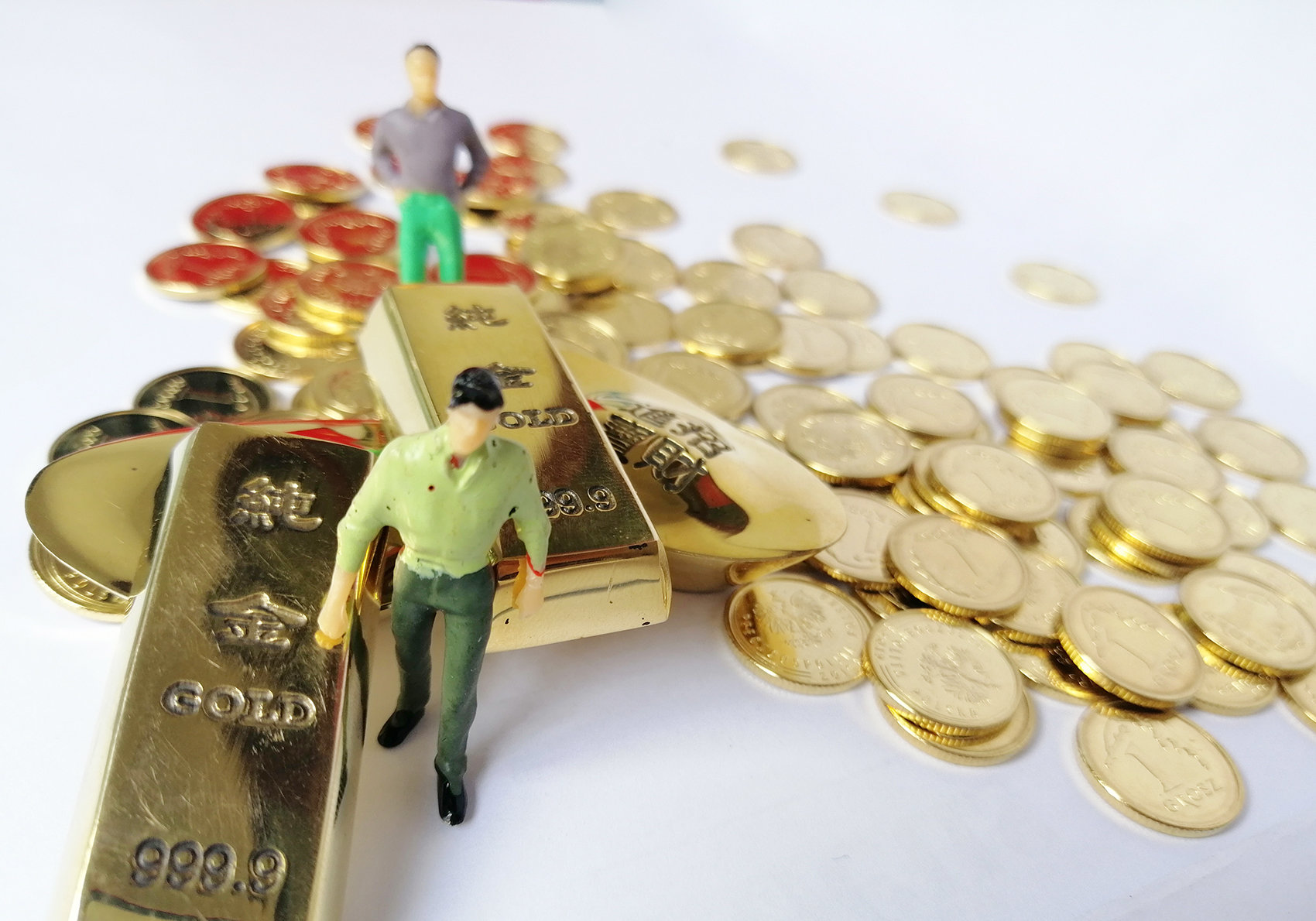 中报披露、股价闪崩，和黄医药(00013)为何仍吸引南下资金加速买入？