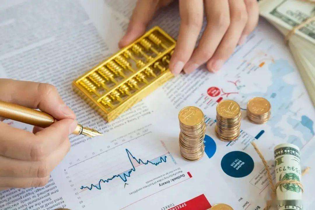 一客车利用粤澳两地牌藏匿走私燕窝被拱北海关查获
